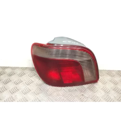 E13020200 фара задняя Toyota Yaris 2000