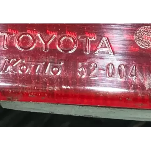 E13020200 фара задняя Toyota Yaris 2000