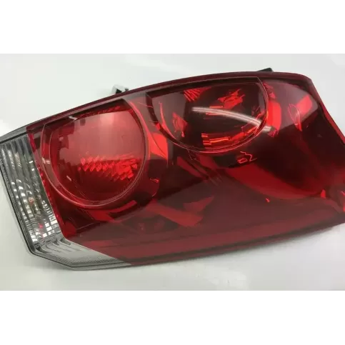 F3301 фара задня Nissan Quest 2005