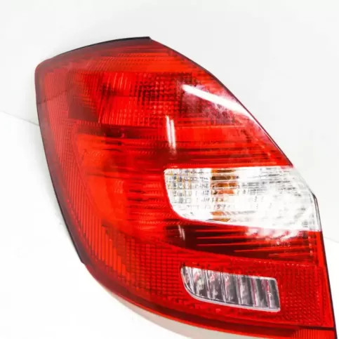 2021101048 фара задня Skoda Fabia Mk2 (5J) 2009