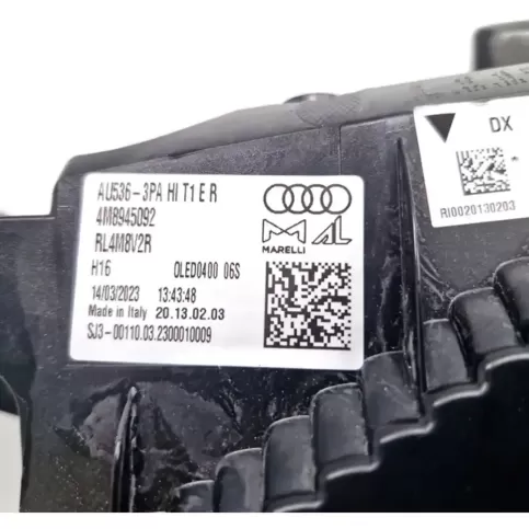 4M8945092 фара задня Audi Q8 2018