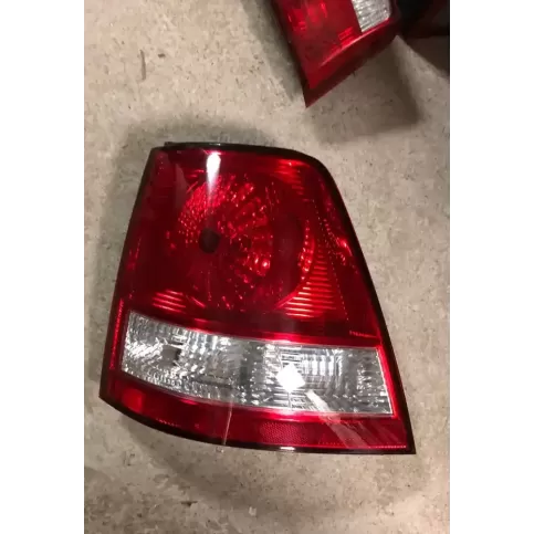 924023E000 фара задняя KIA Sorento 2005