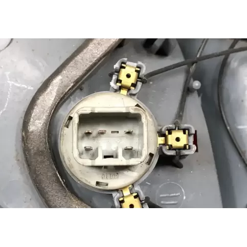 E139517 фара задняя Toyota Yaris 2000