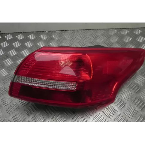 F1EB13404FF фара задняя Ford Focus 2018