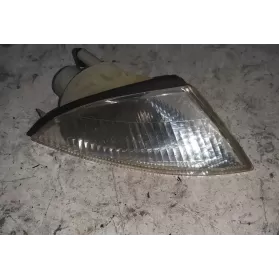 MB952158 фара передняя Mitsubishi Carisma 2000