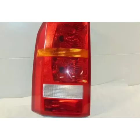 XFB000573 фара задняя Land Rover Discovery 3 - LR3 2006
