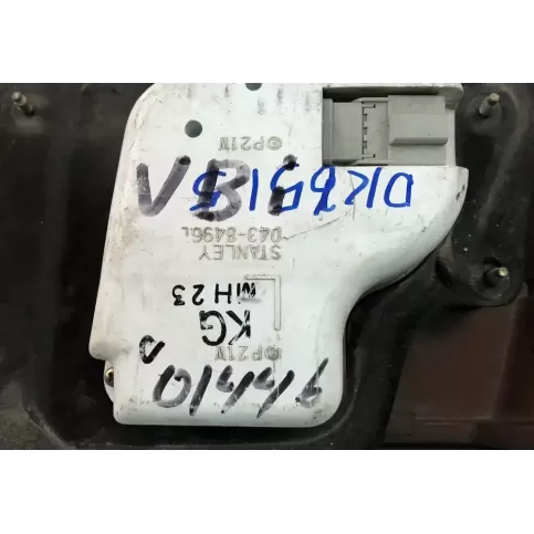 0438496L фара задняя Mazda 323 F 1994