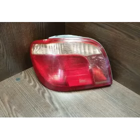 11A272B фара задняя Toyota Yaris 2000
