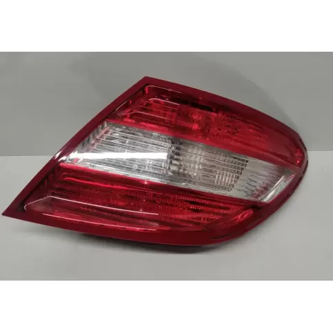 2048200264R фара задняя Mercedes-Benz C W204 2009