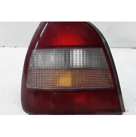22063324 фара задняя Nissan Sunny 1993