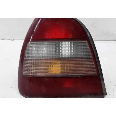 22063324 фара задняя Nissan Sunny 1993