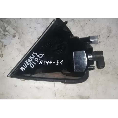 8151005030 фара задняя Toyota Avensis T220 2001
