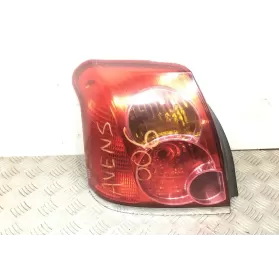 89028786 фара задняя Toyota Avensis T250 2004