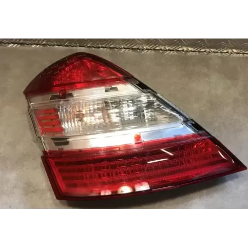 A2218200366 фара задняя Mercedes-Benz S W221 2010