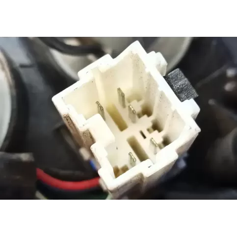 0431679 фара задняя Mitsubishi Colt 1998
