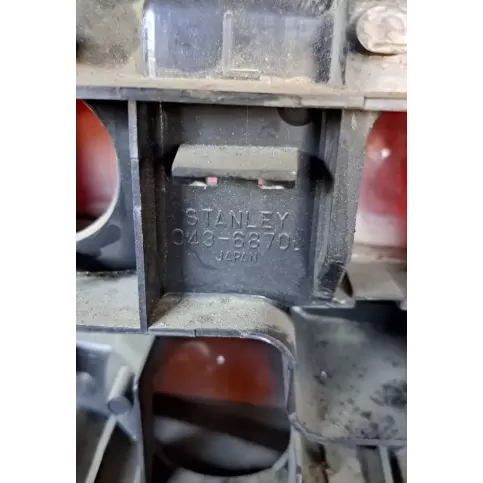 0436870 фара задняя Mazda 323 1988