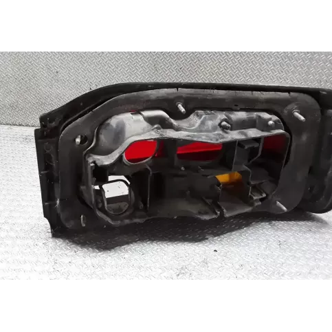 0437868 фара задняя Mazda 323 1987