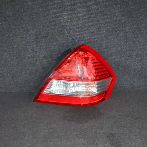 22505600 фара задняя Nissan Tiida C11 2009
