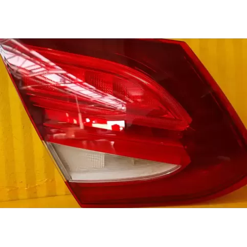 2SD011786 фара задня Mercedes-Benz C W205 2017
