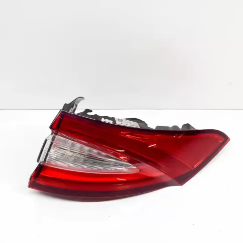 670106832 фара задняя Maserati Levante 2019