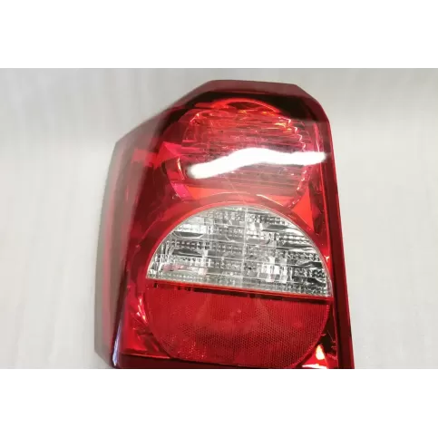 CS251B010L фара задняя Dodge Caliber 2008