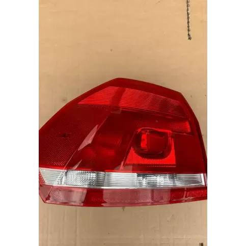 561945111H фара задня Volkswagen PASSAT B7 USA 2016