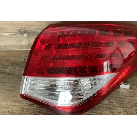 924023Z30 фара задня Hyundai i40 2013