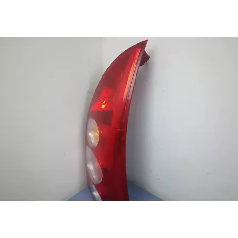 082161952RR фара задняя Mazda Premacy 2000