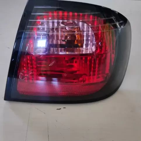 087957 фара задня Nissan Primera 2001