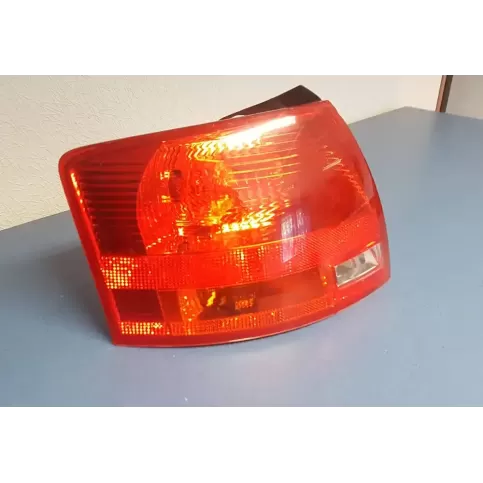 1K945095C фара задняя Audi A4 S4 B7 8E 8H 2005