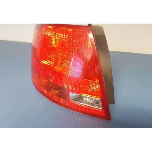 1K945095C фара задняя Audi A4 S4 B7 8E 8H 2005