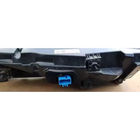 4M8945095F фара задня Audi Q8 2019