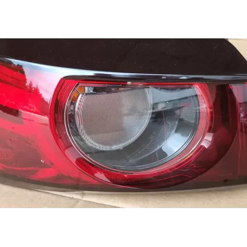 DM4N51160 фара задняя Mazda CX-3 2018